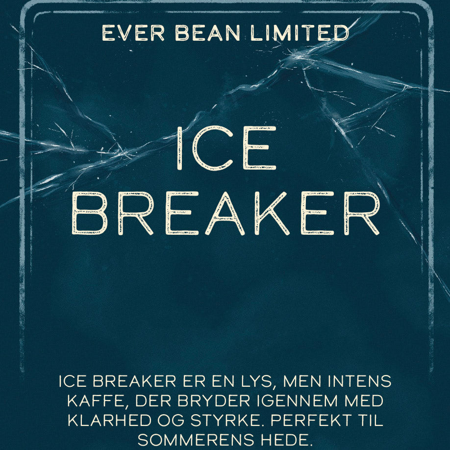 En mørkeblå plakat med hvide streger af knust is promoverer EverBean Limiteds "Limited, ICE Breaker ICED Coffee (b)", en let, men intens arabica-kaffe - ideel til sommeren eller som forfriskende iskaffe. Dansk tekst fremhæver denne begrænsede udgave.