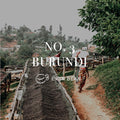 En kvinde går på en jordsti ved højbede med kaffebønner fra Burundi. Teksten lyder "No. 03 - Burundi, Single Serve" og "EverBean ApS". Ideel til pour over-elskere, der søger lysristet kaffe.