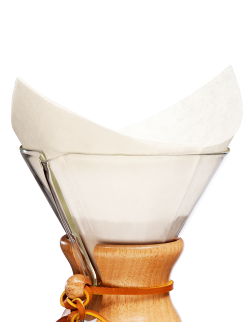 A Chemex brygger fra Chemex med trækrave og lædersnor står klar til brygning med et Chemex Kaffefiltre i toppen.