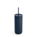 Den minimalistiske Fellow Carter Cold Tumbler, et ICE-kaffe-rejsekrus fra Fellow, kan prale af et elegant mørkeblåt cylindrisk design med matchende sugerør og låg. Dens True Taste keramisk belægning sikrer optimal smag, hvilket gør den ideel til at forbedre pour-over drippere oplevelser.