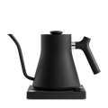 Fellow Stagg EKG 0,9 L elkedlen i elegant sort har en præcis svanehalsetud på en matchende base, med en minimalistisk mat finish og ergonomisk håndtag, perfekt til præcis ophældningsbrygning.