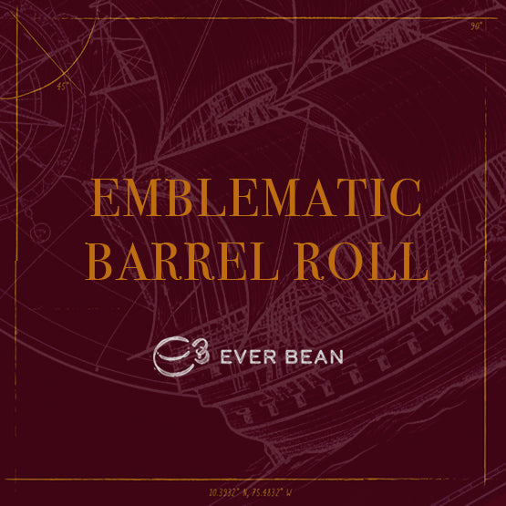 Rødbrun baggrund med en svag stregtegning af et sejlskib. I fed guldtekst står der "Limited, Emblematic Barrel Roll". Herunder det hvide EverBean Limited swirl-logo. Svage koordinater og romfade kaffe-accenter tilføjer intriger til dette elegante design.