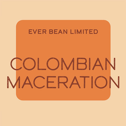 En brun etiket med et orange rektangel viser "EverBean Limited" over "Single Serve, Colombian Maceration" og fremhæver en eksklusiv kaffeoplevelse, der er skabt gennem macerationsprocessen.