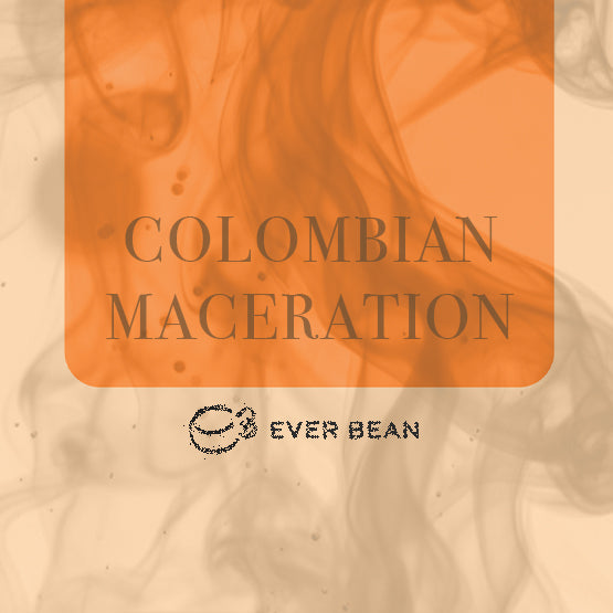 Et orangefarvet banner med "Limited, Colombian Maceration" overlejrer hvirvlende røg. Nedenunder ses EverBean Limited-logoet - en stiliseret kaffebønne og tekst - som indbyder til en eksklusiv kaffeoplevelse.