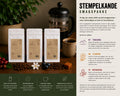 EverBean ApS' Stempel Smagspakke med specialkaffe No. 7, No. 8 og No. 10 er arrangeret på et bord sammen med en stempelkande, en kaffekop, grønne blade, kaffebønner og en tilhørende informationstekst.